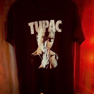 Tupac “Praying hands” graphic tee. Size M